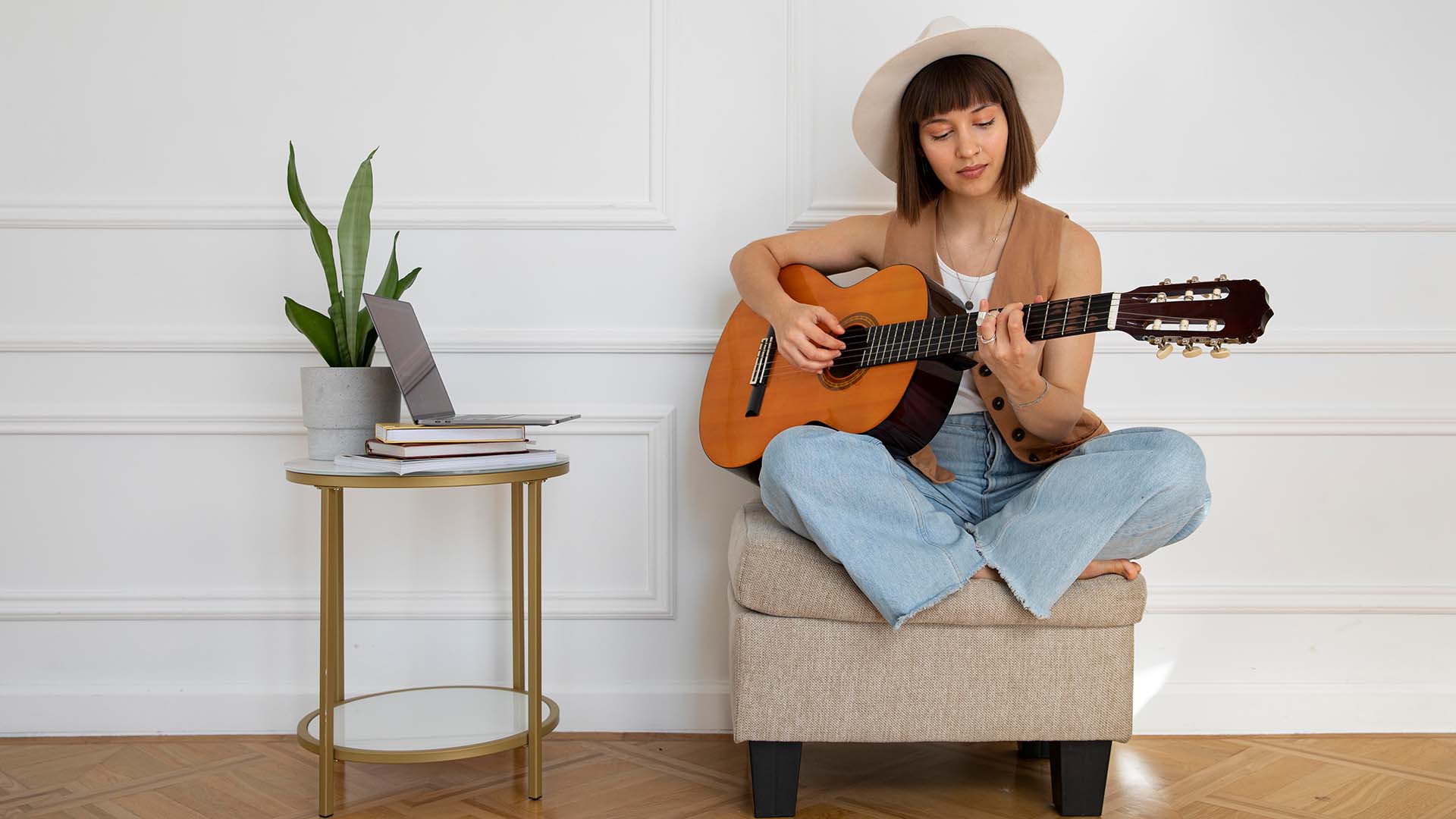 Kelas Gitar Profesional: Dari Chord Dasar hingga Fingerstyle